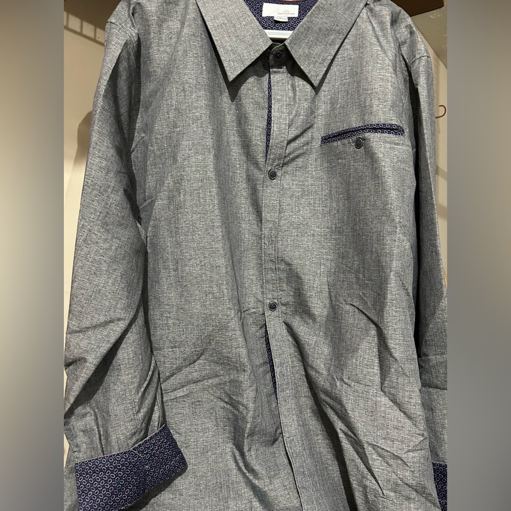 Men's Gray Button-Up Shirt